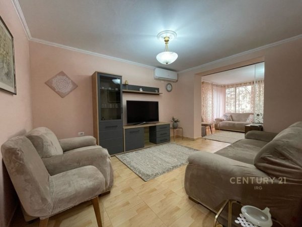 Tirane, jepet me qera apartament 2+1+Aneks+Ballkon Kati 2, 113 m² 650 € (Brryli)