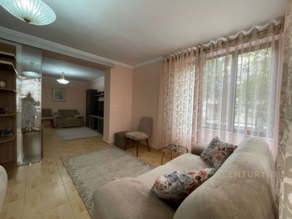 Tirane, jepet me qera apartament 2+1+Aneks+Ballkon Kati 2, 113 m² 650 € (Brryli)