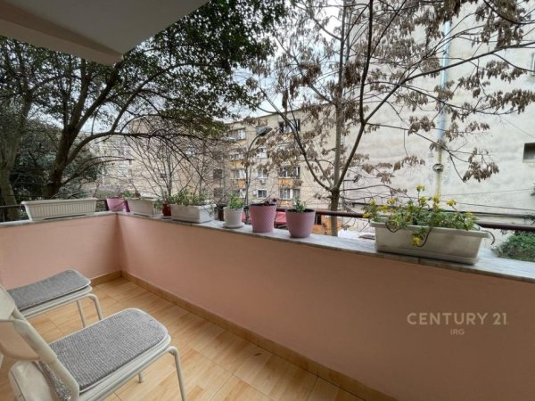 Tirane, jepet me qera apartament 2+1+Aneks+Ballkon Kati 2, 113 m² 650 € (Brryli)