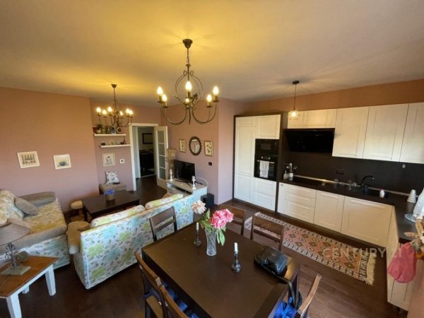 Tirane, jepet me qera apartament 2+1+Aneks+Ballkon Kati 4, 109 m² 900 € (Liqeni i Thate)