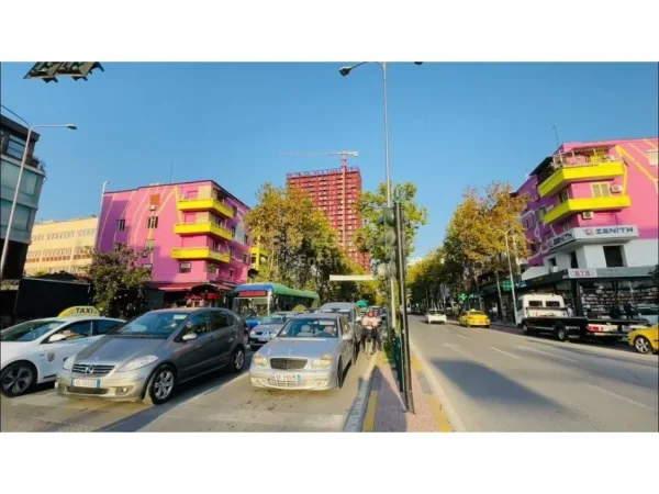 Tirane, jepet me qera ambjent biznesi , 200 m² 5.500 € (Rruga e Kavajes)