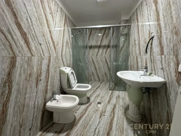 Tirane, shes apartament 1+1+Aneks+Ballkon Kati 1, 313 m² 408.000 € (Astir)