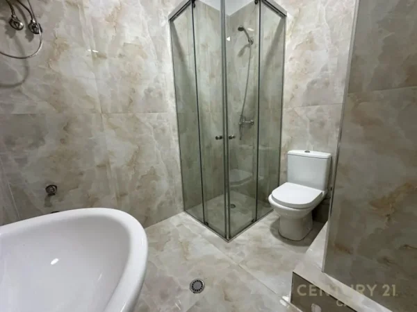 Tirane, shes apartament 1+1+Aneks+Ballkon Kati 1, 313 m² 408.000 € (Astir)