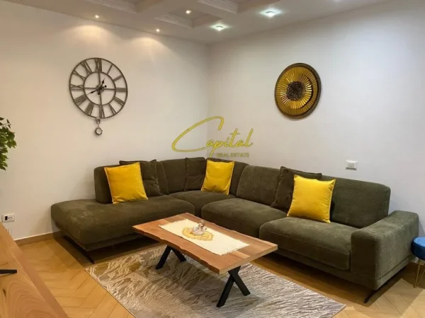 Tirane, jepet me qera apartament 2+1 Kati 8, 70 m² 850 € (QENDER)