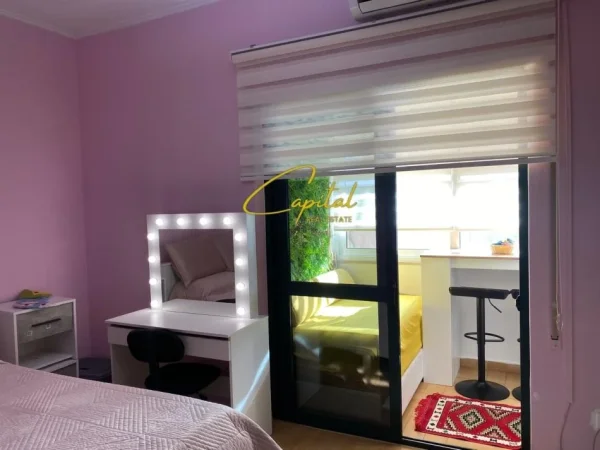 Tirane, jepet me qera apartament 2+1 Kati 8, 70 m² 850 € (QENDER)