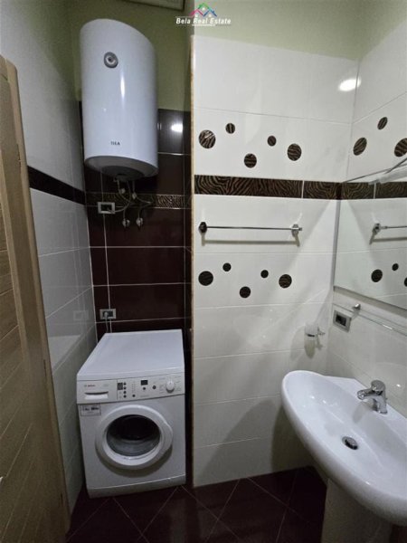 Tirane, jap me qera apartament 2+1+Ballkon , 105 m² 950 € (pazari i ri)
