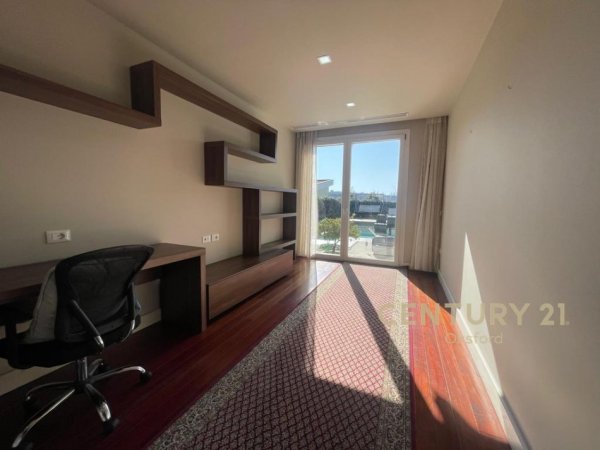 Tirane, jepet me qera Vile 2 Katshe Kati 2, 584 m² 3.150 € (Teg)