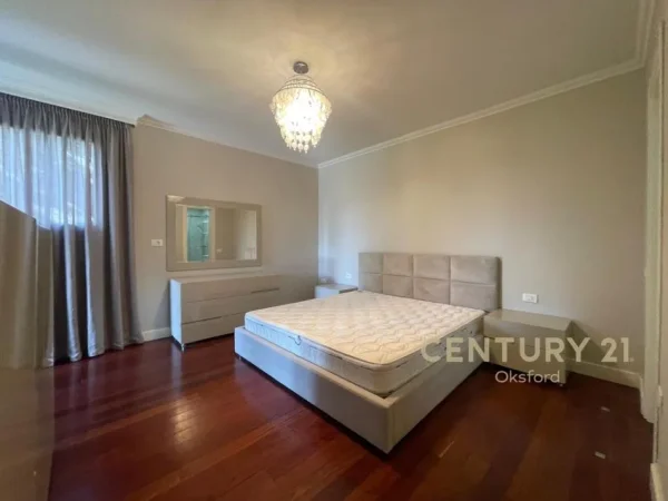 Tirane, jepet me qera Vile 2 Katshe Kati 2, 584 m² 3.150 € (Teg)