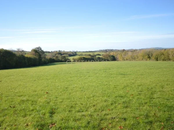 Tirane, shes toke , 5.940 m² 653.400 € (Yzberish)