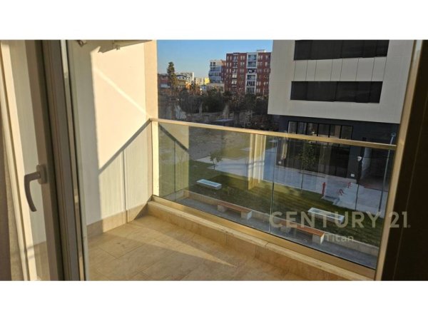 Tirane, jepet me qera apartament 2+1+Aneks+Ballkon Kati 2, 101 m² 700 € (Don Bosko)