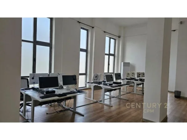 Tirane, jepet me qera zyre Kati 2, 102 m² 1.700 € (Porcelan)