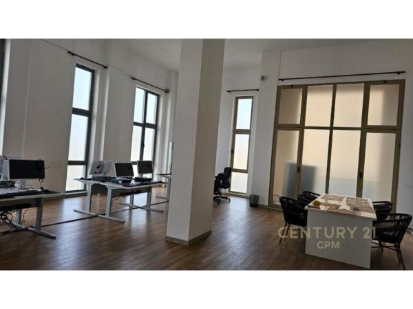 Tirane, jepet me qera zyre Kati 2, 102 m² 1.700 € (Porcelan)