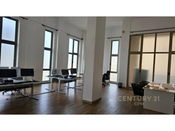 Tirane, jepet me qera zyre Kati 2, 102 m² 1.700 € (Porcelan)