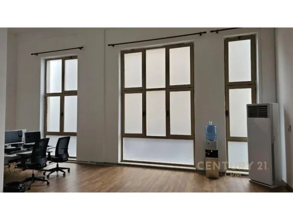 Tirane, jepet me qera zyre Kati 2, 102 m² 1.700 € (Porcelan)