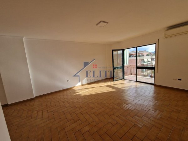 Tirane, jepet me qera zyre Kati 12, 157 m² 2.100 € (Ish Blloku)
