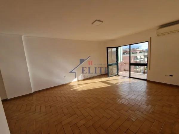 Tirane, jepet me qera zyre Kati 12, 157 m² 2.100 € (Ish Blloku)