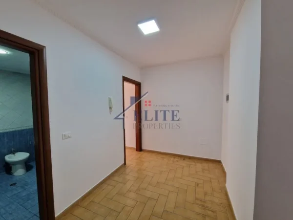 Tirane, jepet me qera zyre Kati 12, 157 m² 2.100 € (Ish Blloku)