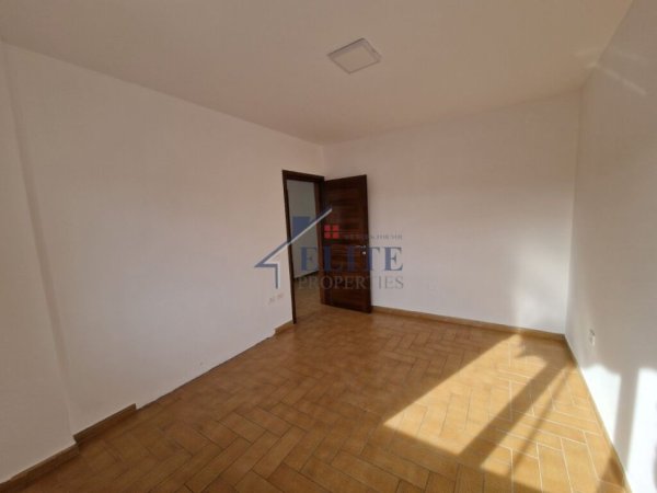 Tirane, jepet me qera zyre Kati 12, 157 m² 2.100 € (Ish Blloku)