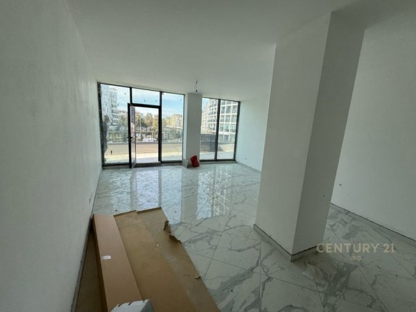 Tirane, jepet me qera apartament 1+1+Aneks+Ballkon Kati 2, 60 m² 1.000 € (Lake view)