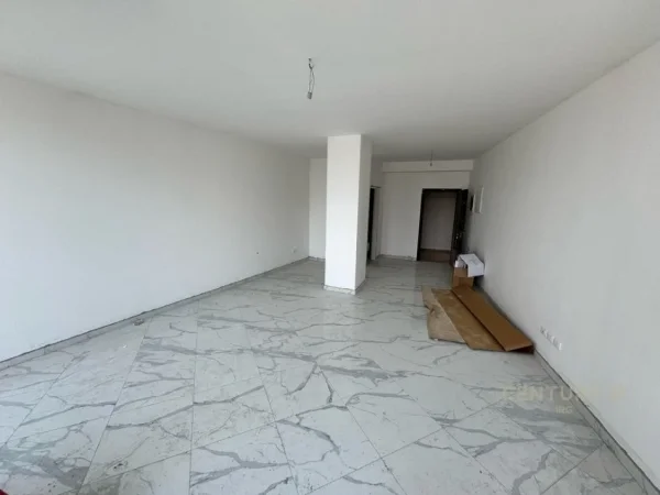 Tirane, jepet me qera apartament 1+1+Aneks+Ballkon Kati 2, 60 m² 1.000 € (Lake view)