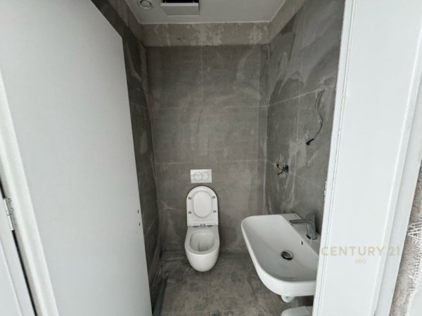 Tirane, jepet me qera apartament 1+1+Aneks+Ballkon Kati 2, 60 m² 1.000 € (Lake view)