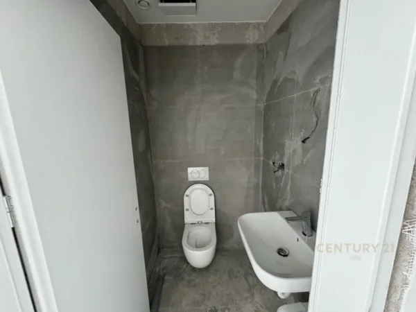 Tirane, jepet me qera apartament 1+1+Aneks+Ballkon Kati 2, 60 m² 1.000 € (Lake view)