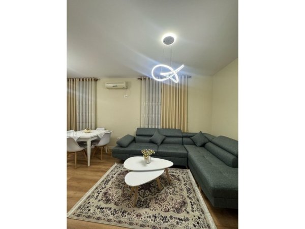 Tirane, jepet me qera apartament 1+1+Aneks+Ballkon Kati 5, 79 m² 650 € (Ish Blloku)
