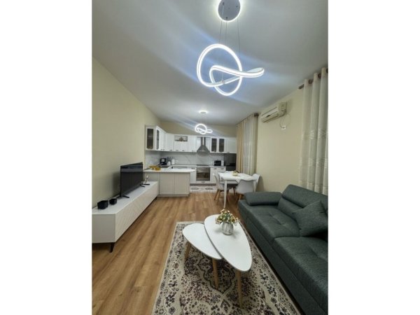 Tirane, jepet me qera apartament 1+1+Aneks+Ballkon Kati 5, 79 m² 650 € (Ish Blloku)