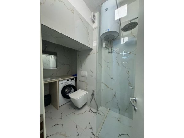 Tirane, jepet me qera apartament 1+1+Aneks+Ballkon Kati 5, 79 m² 650 € (Ish Blloku)
