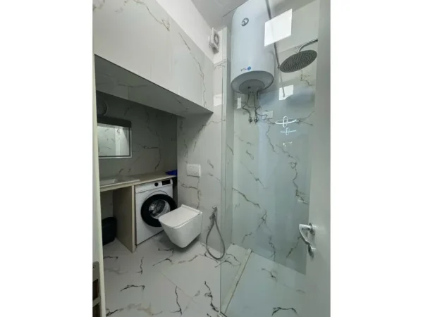 Tirane, jepet me qera apartament 1+1+Aneks+Ballkon Kati 5, 79 m² 650 € (Ish Blloku)
