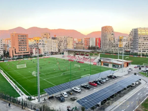 Tirane, jepet me qera zyre Kati 6, 70 m² 1.000 € (ALTANA)