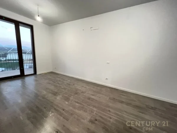 Tirane, jepet me qera zyre Kati 6, 70 m² 1.000 € (ALTANA)