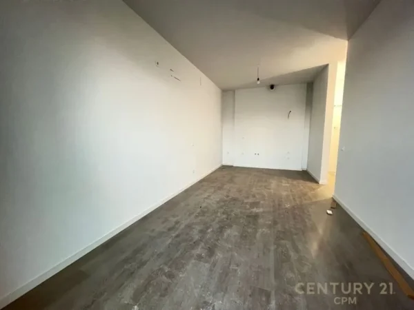 Tirane, jepet me qera zyre Kati 6, 70 m² 1.000 € (ALTANA)
