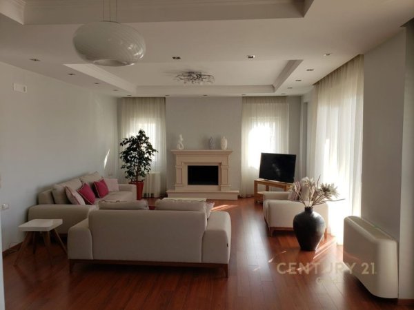 Tirane, jepet me qera apartament 3+1+Aneks+Ballkon Kati 2, 200 m² 1.700 € (VILAT GJERMANE)