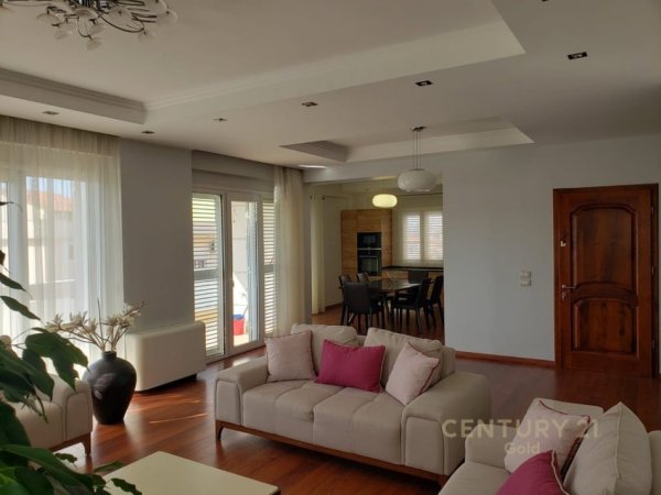 Tirane, jepet me qera apartament 3+1+Aneks+Ballkon Kati 2, 200 m² 1.700 € (VILAT GJERMANE)