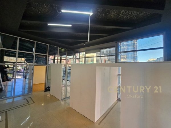 Tirane, jepet me qera zyre , 61 m² 1.250 € (Don Bosko)