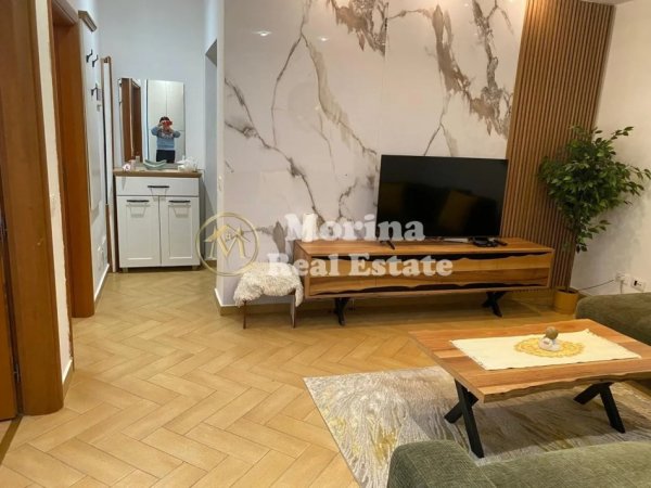 Tirane, jepet me qera 2+1 Kati 8, 80 m² 850 € (Qender)