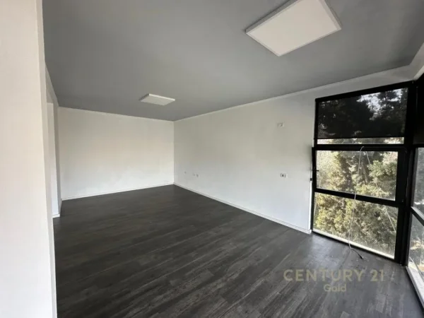 Tirane, jepet me qera zyre Kati 2, 107 m² 1.000 € (Rruga e Dibres)