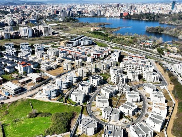 Tirane, jepet me qera Vile 3 Katshe Kati 3, 286 m² (Rezidenca Green Valley)