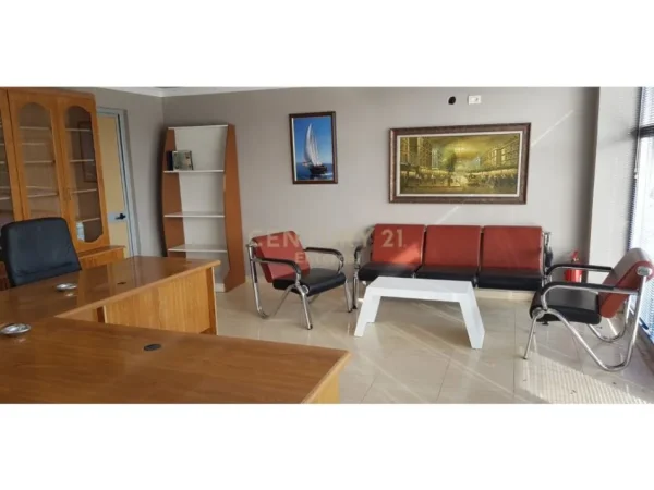 Tirane, shes ambjent biznesi , 2.626 m² 550.000 € (AUTOSTRADA TIRANE-DURRES)