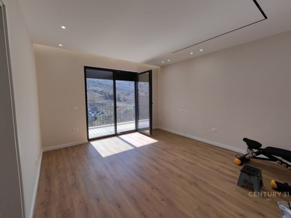 Tirane, shes apartament 2+1+Aneks+Ballkon Kati 2, 95 m² 240.000 € (Kodra e Diellit)