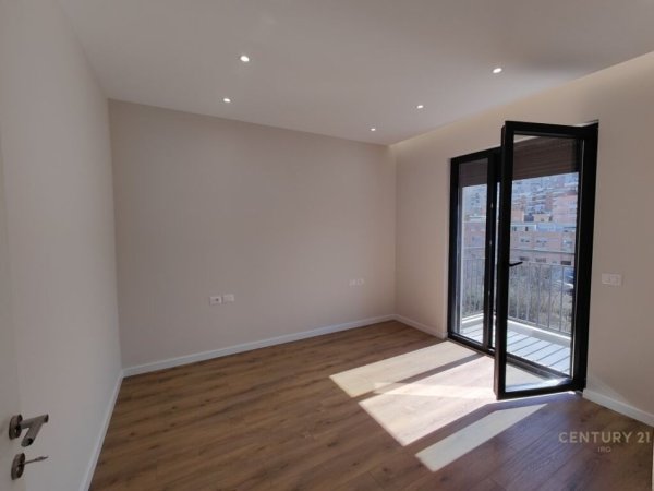 Tirane, shes apartament 2+1+Aneks+Ballkon Kati 2, 95 m² 240.000 € (Kodra e Diellit)