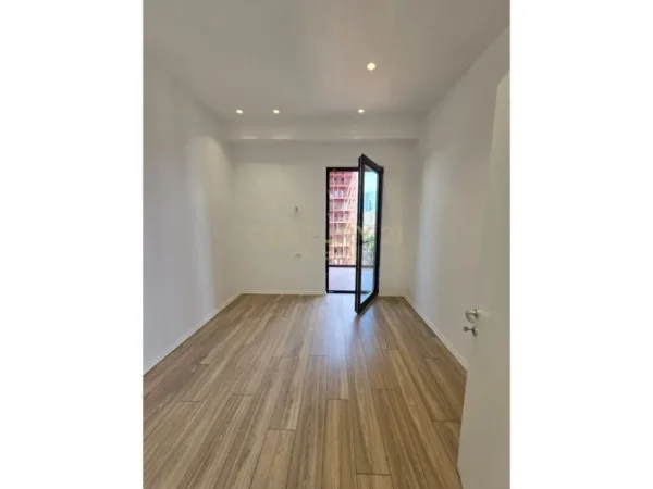 Tirane, jepet me qera zyre Kati 9, 159 m² 1.600 € (GARDEN BUILDING)