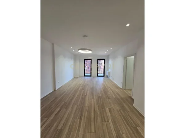 Tirane, jepet me qera zyre Kati 9, 159 m² 1.600 € (GARDEN BUILDING)