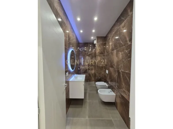 Tirane, jepet me qera zyre Kati 9, 159 m² 1.600 € (GARDEN BUILDING)