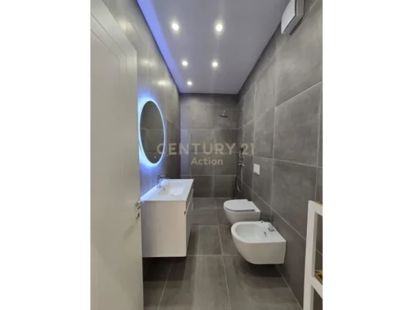 Tirane, jepet me qera zyre Kati 9, 159 m² 1.600 € (GARDEN BUILDING)