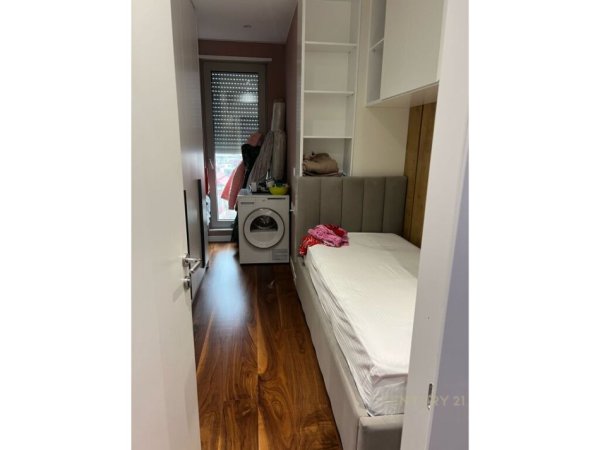 Tirane, jepet me qera apartament 3+1+Aneks+Ballkon Kati 2, 152 m² 1.200 € (Foleja e Gjelbër)