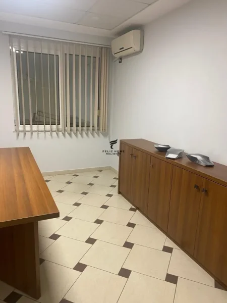 Tirane, jepet me qera zyre Kati 5, 110 m² 1.300 € (BLLOKU)