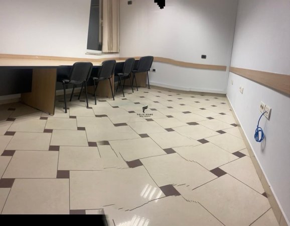 Tirane, jepet me qera zyre Kati 5, 110 m² 1.300 € (BLLOKU)