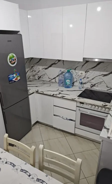 Tirane, jepet me qera apartament 1+1 Kati 2, 65 m² 400 € (ASTIR)